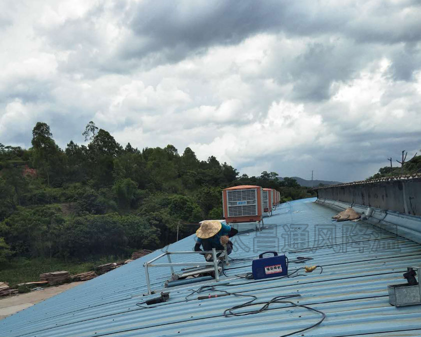 如何讓廠房快速降溫？車間降溫實(shí)用設(shè)備在這里