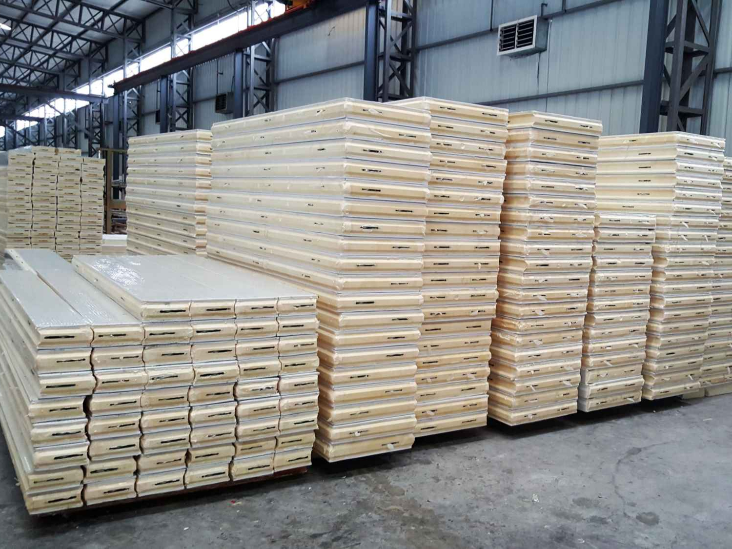 鎖鉤式聚氨酯冷庫(kù)保溫板 鎖鉤式聚氨酯冷庫(kù)保溫板